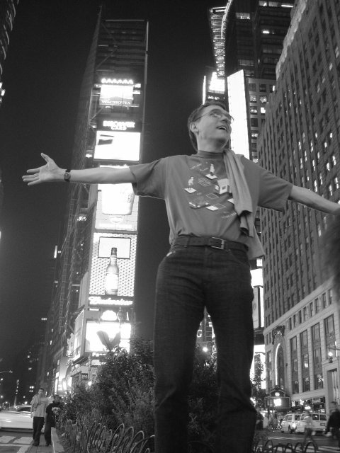 Times Square: Maxf embracing the world