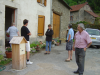 Devant la maison: Maman, Steph, Evelyne, Guy et Balou