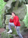 Steph pose pres de la Pierre Tournadoueire