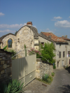 Ruine de maison amenageant un jardin
