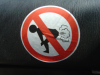 Interdiction de peter (autocollant sur un tableau de bord)