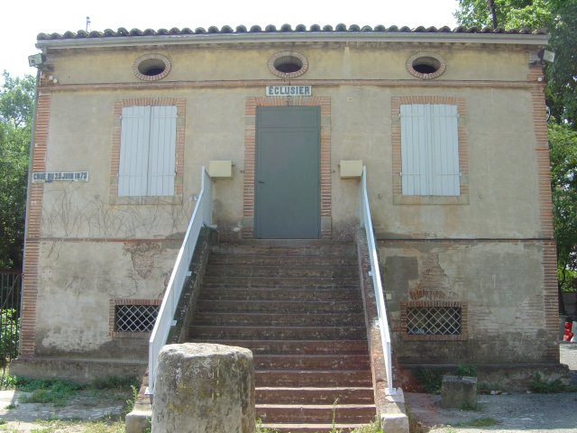 Maison de l'eclusier a l'ecluse Saint Michel