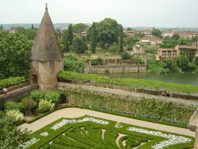 Jardins du Palais de la Berbie et apercu du Tarn