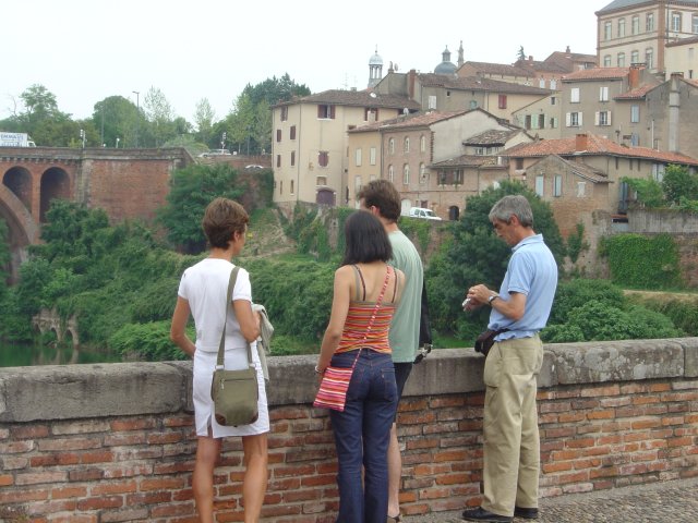 Sur le pont et de dos: Evelyne, Alex, Steph et Guy