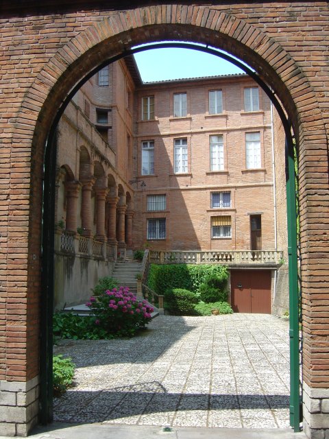 Arche et cour interieure