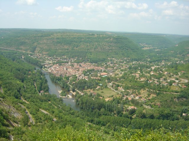 Vue sur Saint-Antonin-Noble-Val et l'Aveyron