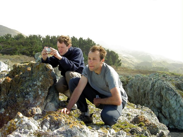 Joel and Nico crouching on rocks