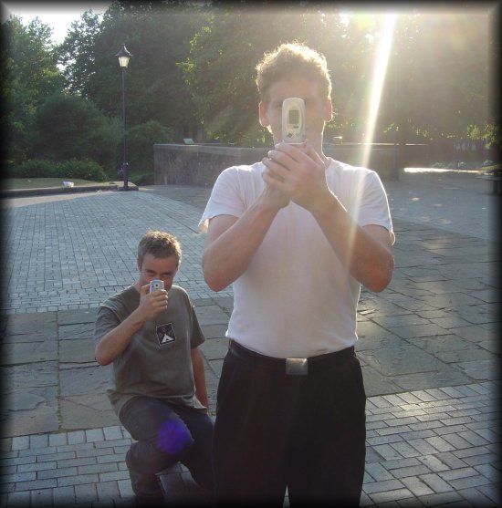 synched cameraphones attack from danbri and ericP
