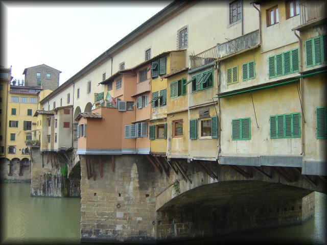 The side of the Ponte Vecchio, Firenze