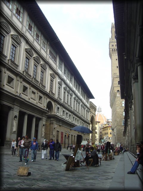 Artists in the street at the Galeria degli Uffizi, il Palazzo Vecchio, Firenze