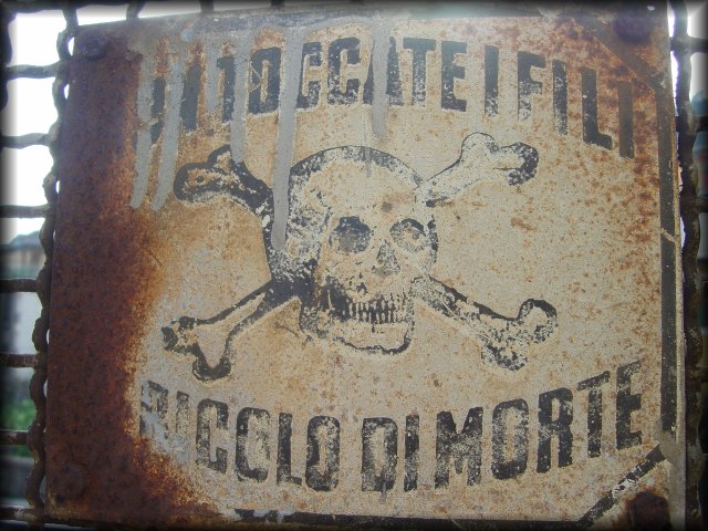 Non tocare i fili, pericolo di morte, Monterosso al Mare, one of the cinque terre