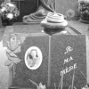 A plaque on a grave reading "A ma mere"
