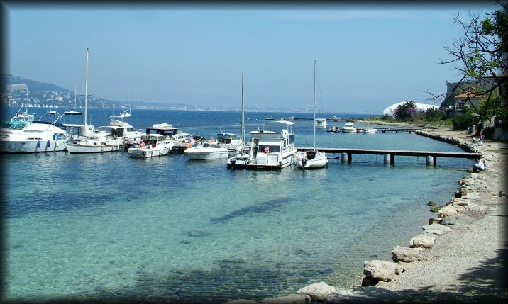 Crystal clear water at Sainte-Marguerite island