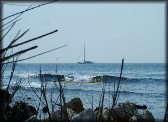 There was a nice wave as I was aiming at the sailboat in the distance