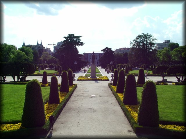 Parque de El Retiro, nice symmetrical gardens