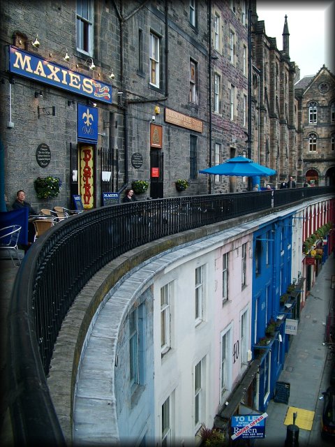 On the terrasse above Victoria Street. (Amy is on the photo ;) (colour version)