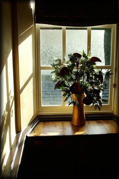 Window at the restaurant Jackson's. So this was a peculiar moment. It was maybe an hour after the meeting I had organised was over. I was restless. It took me a little while before I could sit still, tune in to the company and enjoy the dinner at Jackson's on the Royal Mile.