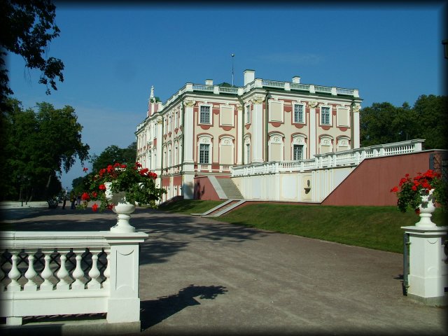 Peter I began building the palace in 1718, and it was called Ekaterinenthal, or Catherinenthal, in honour of Catherine I.