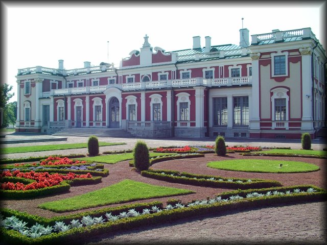 Peter I began building the palace in 1718, and it was called Ekaterinenthal, or Catherinenthal, in honour of Catherine I.