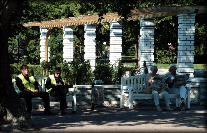 This is in Kadriorg Park, where people seem to go by pairs ;)