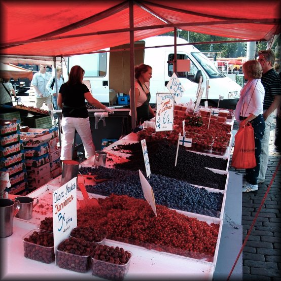 Berries at the market near the harbour