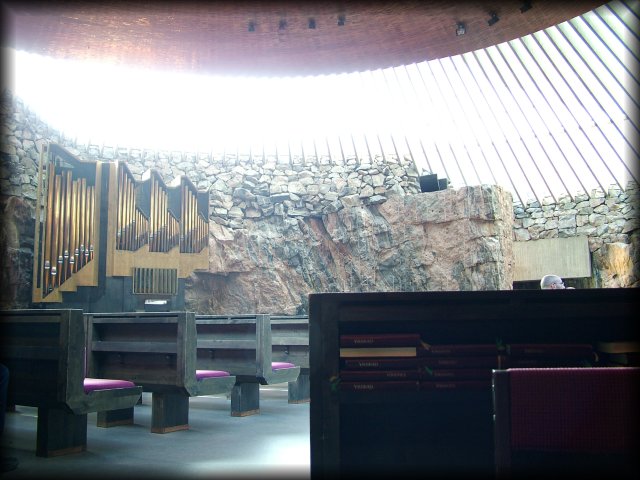 Pews, organ, Temppeliaukio Church