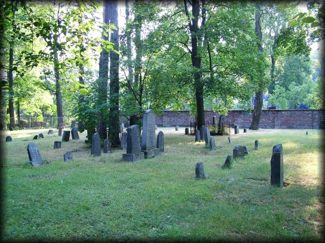 Tomb stones haphazardly arranged