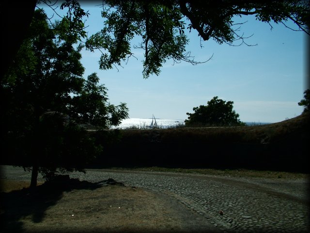 A glimpse on the sea