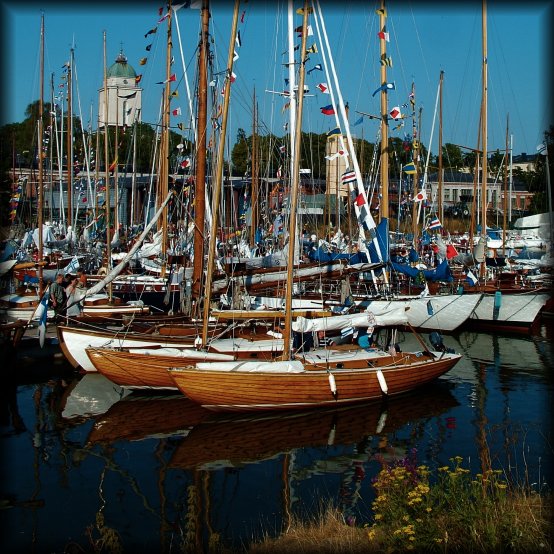 It's the reflections of the boats in the still water that caught my eye. Also the fact that this little harbour was really packed.