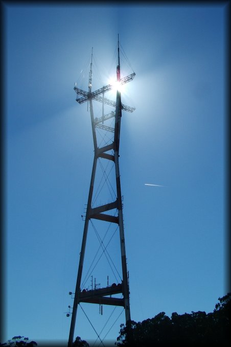 Today the Sutro Tower is not enshrouded in the familiar fog. 
