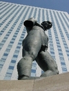 Statue, la défense, Aug. 2001